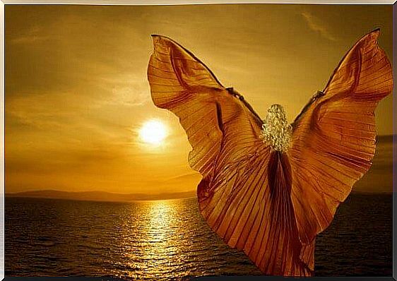 woman-with-wings-by-the-sun