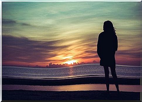 woman looking at the horizon