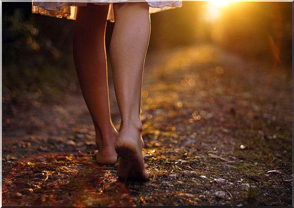 woman-walking-barefoot